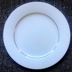 COPY - Contemporary Fine China by Noritake Tahoe 2585